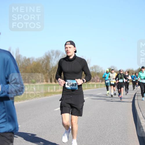 06.04.2025 - 44. Internationalen Wilhelmsburger Insellauf Jannik Wohlers http://msf.ph/oto/7615694 06.04.2025 09:35:29 Laufen 3981, 4567, 4143 meine-sportfotos.de