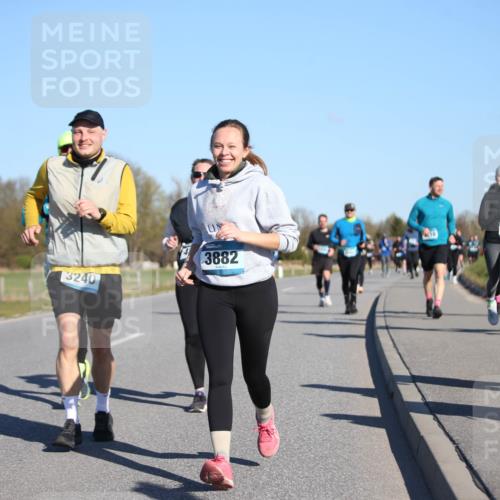 06.04.2025 - 44. Internationalen Wilhelmsburger Insellauf Jannik Wohlers http://msf.ph/oto/7615720 06.04.2025 09:35:36 Laufen 3240, 3882, 3695 meine-sportfotos.de