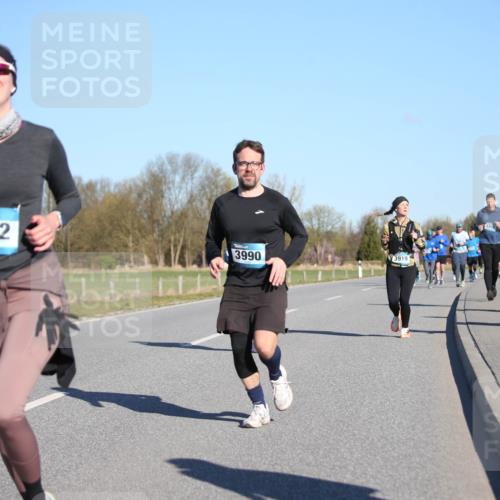 06.04.2025 - 44. Internationalen Wilhelmsburger Insellauf Jannik Wohlers http://msf.ph/oto/7615761 06.04.2025 09:35:43 Laufen 3082, 426, 3990, 3919 meine-sportfotos.de