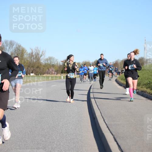06.04.2025 - 44. Internationalen Wilhelmsburger Insellauf Jannik Wohlers http://msf.ph/oto/7615765 06.04.2025 09:35:44 Laufen 3990, 426, 499, 3919 meine-sportfotos.de