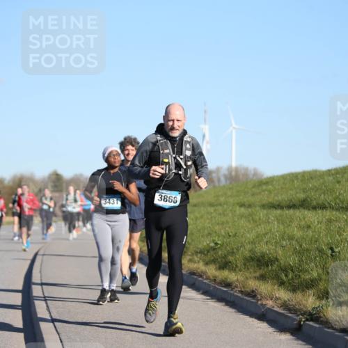 06.04.2025 - 44. Internationalen Wilhelmsburger Insellauf Jannik Wohlers http://msf.ph/oto/7615870 06.04.2025 09:36:05 Laufen 4295, 3431, 3868 meine-sportfotos.de