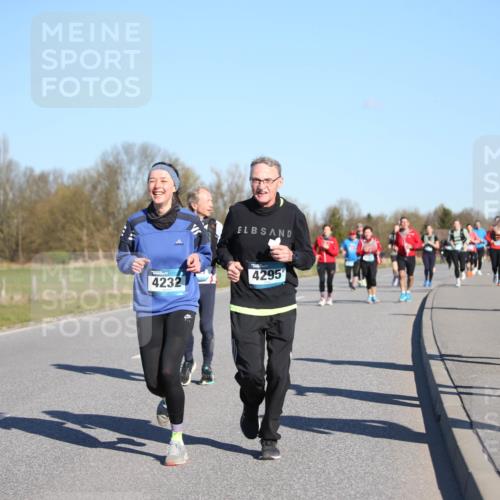06.04.2025 - 44. Internationalen Wilhelmsburger Insellauf Jannik Wohlers http://msf.ph/oto/7615876 06.04.2025 09:36:06 Laufen 3431, 4232, 4295 meine-sportfotos.de