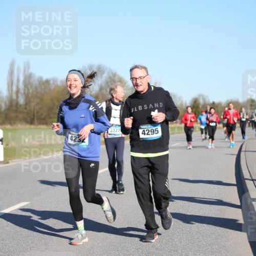 06.04.2025 - 44. Internationalen Wilhelmsburger Insellauf Jannik Wohlers http://msf.ph/oto/7615880 06.04.2025 09:36:07 Laufen 423, 3327, 4295, 3431 meine-sportfotos.de