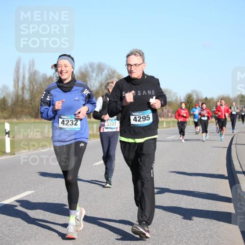 06.04.2025 - 44. Internationalen Wilhelmsburger Insellauf Jannik Wohlers http://msf.ph/oto/7615882 06.04.2025 09:36:07 Laufen 4232, 3327, 4295, 3048, 343 meine-sportfotos.de