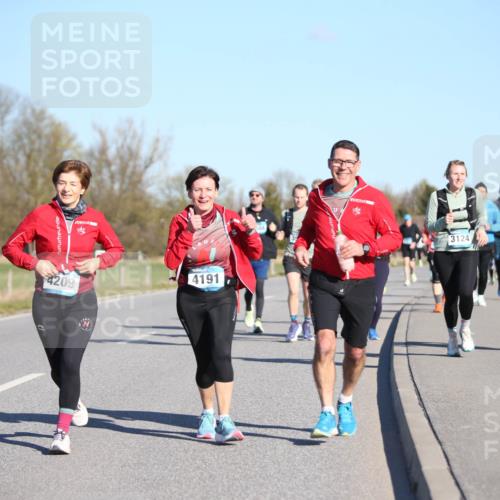 06.04.2025 - 44. Internationalen Wilhelmsburger Insellauf Jannik Wohlers http://msf.ph/oto/7615908 06.04.2025 09:36:13 Laufen 4209, 4191, 3124, 3125 meine-sportfotos.de