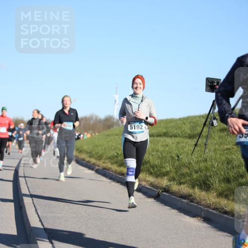 06.04.2025 - 44. Internationalen Wilhelmsburger Insellauf Jannik Wohlers http://msf.ph/oto/7615961 06.04.2025 09:36:26 Laufen 296, 5192, 5942, 3723 meine-sportfotos.de