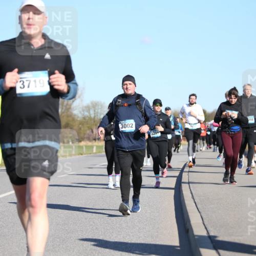 06.04.2025 - 44. Internationalen Wilhelmsburger Insellauf Jannik Wohlers http://msf.ph/oto/7616045 06.04.2025 09:36:44 Laufen 3193, 3719, 3002, 4255, 098 meine-sportfotos.de