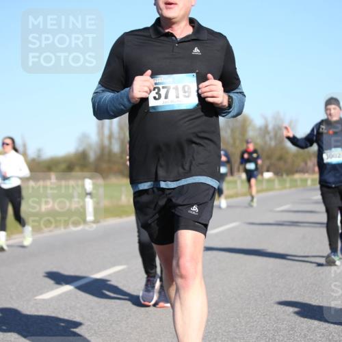 06.04.2025 - 44. Internationalen Wilhelmsburger Insellauf Jannik Wohlers http://msf.ph/oto/7616047 06.04.2025 09:36:45 Laufen 3719, 3002 meine-sportfotos.de