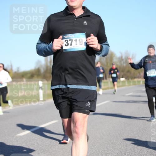 06.04.2025 - 44. Internationalen Wilhelmsburger Insellauf Jannik Wohlers http://msf.ph/oto/7616048 06.04.2025 09:36:45 Laufen 3719, 3002 meine-sportfotos.de