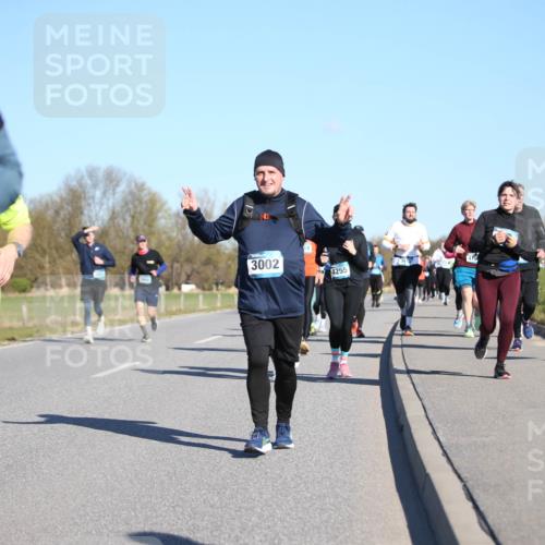 06.04.2025 - 44. Internationalen Wilhelmsburger Insellauf Jannik Wohlers http://msf.ph/oto/7616049 06.04.2025 09:36:46 Laufen 193, 3002, 4255 meine-sportfotos.de