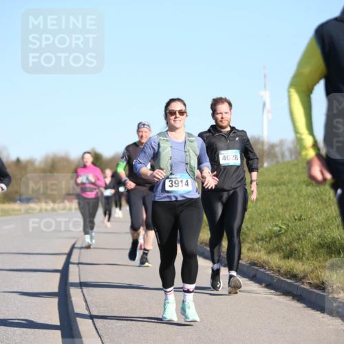 06.04.2025 - 44. Internationalen Wilhelmsburger Insellauf Jannik Wohlers http://msf.ph/oto/7617079 06.04.2025 09:40:55 Laufen 4508, 3914, 4028, 3606 meine-sportfotos.de