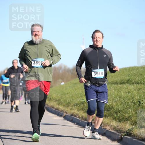 06.04.2025 - 44. Internationalen Wilhelmsburger Insellauf Jannik Wohlers http://msf.ph/oto/7617214 06.04.2025 09:41:40 Laufen 3895, 3910 meine-sportfotos.de