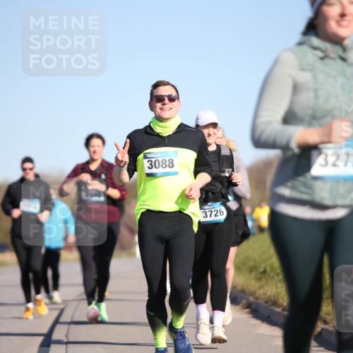 06.04.2025 - 44. Internationalen Wilhelmsburger Insellauf Jannik Wohlers http://msf.ph/oto/7617364 06.04.2025 09:42:29 Laufen 3088, 3726, 3272 meine-sportfotos.de