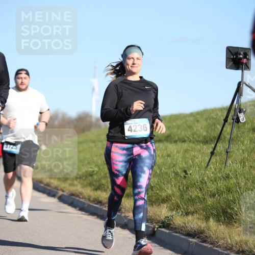 06.04.2025 - 44. Internationalen Wilhelmsburger Insellauf Jannik Wohlers http://msf.ph/oto/7617401 06.04.2025 09:42:38 Laufen 3929, 3725, 4236 meine-sportfotos.de