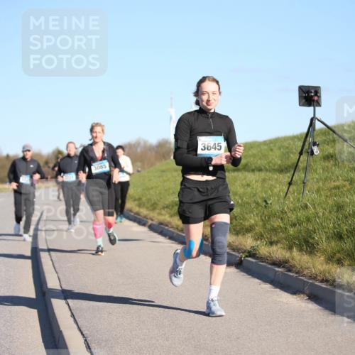 06.04.2025 - 44. Internationalen Wilhelmsburger Insellauf Jannik Wohlers http://msf.ph/oto/7617524 06.04.2025 09:43:12 Laufen 1228, 3085, 3645 meine-sportfotos.de