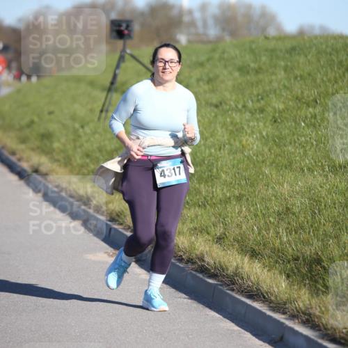 06.04.2025 - 44. Internationalen Wilhelmsburger Insellauf Jannik Wohlers http://msf.ph/oto/7618421 06.04.2025 09:48:22 Laufen 4317 meine-sportfotos.de