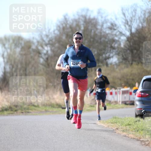 06.04.2025 - 44. Internationalen Wilhelmsburger Insellauf Jannik Wohlers http://msf.ph/oto/7619055 06.04.2025 10:00:28 Laufen 4285, 4321 meine-sportfotos.de