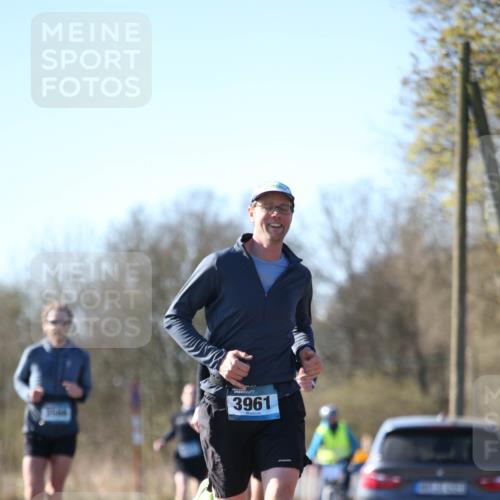 06.04.2025 - 44. Internationalen Wilhelmsburger Insellauf Jannik Wohlers http://msf.ph/oto/7619250 06.04.2025 10:01:39 Laufen 3961 meine-sportfotos.de