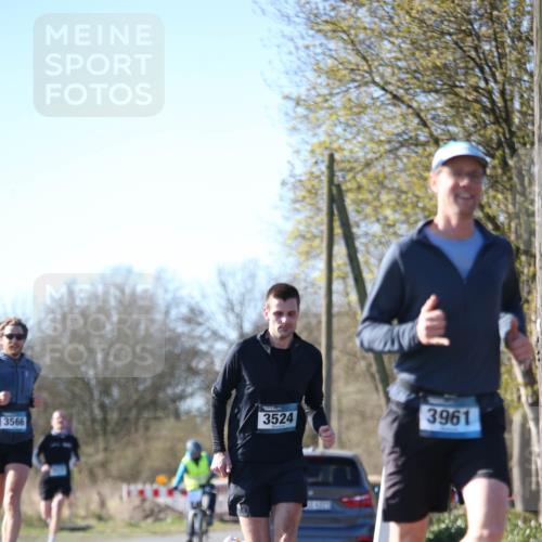 06.04.2025 - 44. Internationalen Wilhelmsburger Insellauf Jannik Wohlers http://msf.ph/oto/7619269 06.04.2025 10:01:40 Laufen 3524, 3961, 3566 meine-sportfotos.de