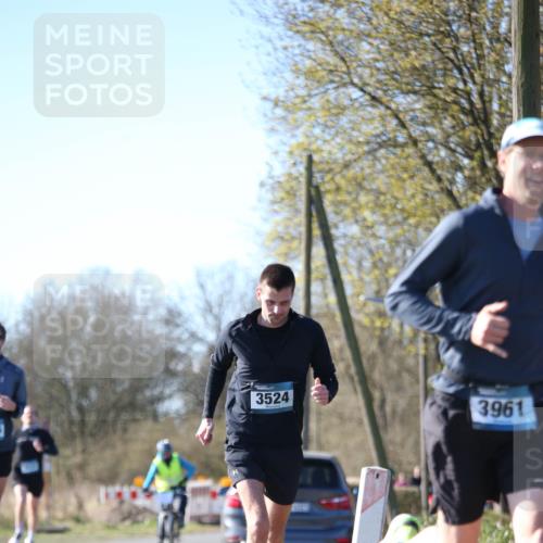 06.04.2025 - 44. Internationalen Wilhelmsburger Insellauf Jannik Wohlers http://msf.ph/oto/7619276 06.04.2025 10:01:40 Laufen 3524, 3961 meine-sportfotos.de
