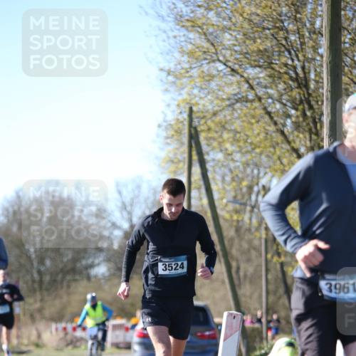 06.04.2025 - 44. Internationalen Wilhelmsburger Insellauf Jannik Wohlers http://msf.ph/oto/7619280 06.04.2025 10:01:40 Laufen 3524, 3961 meine-sportfotos.de