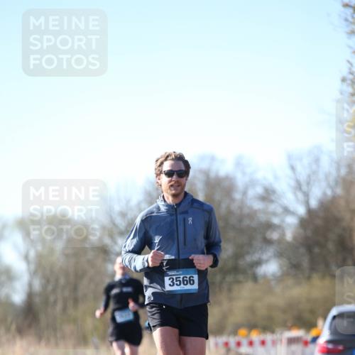06.04.2025 - 44. Internationalen Wilhelmsburger Insellauf Jannik Wohlers http://msf.ph/oto/7619288 06.04.2025 10:01:42 Laufen 3566 meine-sportfotos.de