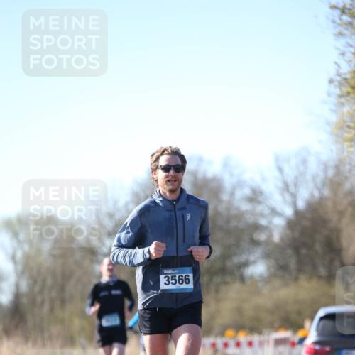 06.04.2025 - 44. Internationalen Wilhelmsburger Insellauf Jannik Wohlers http://msf.ph/oto/7619289 06.04.2025 10:01:42 Laufen 3566 meine-sportfotos.de