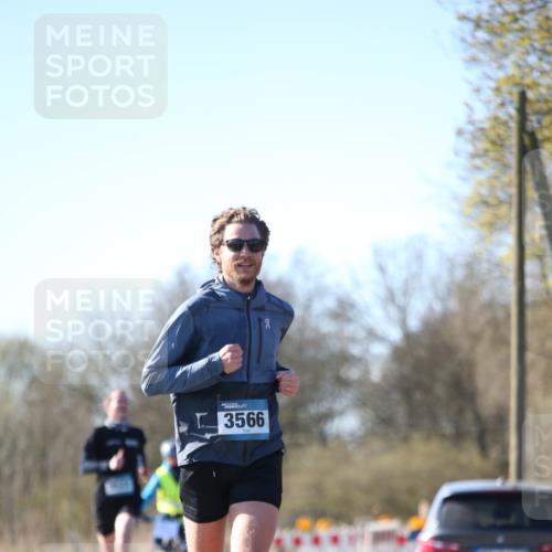 06.04.2025 - 44. Internationalen Wilhelmsburger Insellauf Jannik Wohlers http://msf.ph/oto/7619293 06.04.2025 10:01:42 Laufen 3566 meine-sportfotos.de