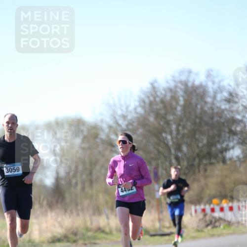 06.04.2025 - 44. Internationalen Wilhelmsburger Insellauf Jannik Wohlers http://msf.ph/oto/7619380 06.04.2025 10:02:01 Laufen 3059, 4452 meine-sportfotos.de