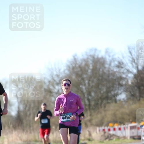 06.04.2025 - 44. Internationalen Wilhelmsburger Insellauf Jannik Wohlers http://msf.ph/oto/7619391 06.04.2025 10:02:02 Laufen 4492 meine-sportfotos.de