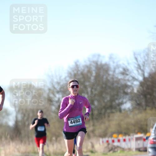 06.04.2025 - 44. Internationalen Wilhelmsburger Insellauf Jannik Wohlers http://msf.ph/oto/7619396 06.04.2025 10:02:02 Laufen 4492 meine-sportfotos.de