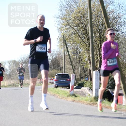 06.04.2025 - 44. Internationalen Wilhelmsburger Insellauf Jannik Wohlers http://msf.ph/oto/7619434 06.04.2025 10:02:05 Laufen 3557, 2599, 3059, 31, 4321, 4492 meine-sportfotos.de