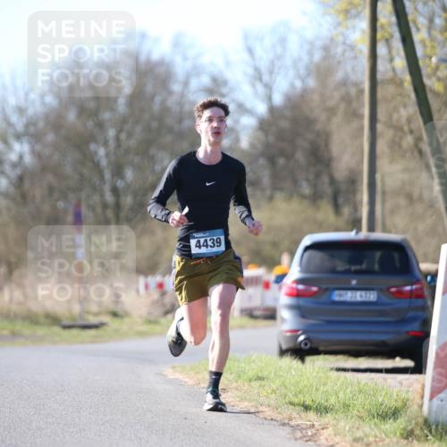 06.04.2025 - 44. Internationalen Wilhelmsburger Insellauf Jannik Wohlers http://msf.ph/oto/7619494 06.04.2025 10:02:32 Laufen 4439 meine-sportfotos.de