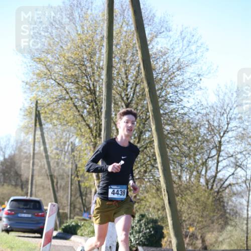 06.04.2025 - 44. Internationalen Wilhelmsburger Insellauf Jannik Wohlers http://msf.ph/oto/7619504 06.04.2025 10:02:35 Laufen 4439 meine-sportfotos.de