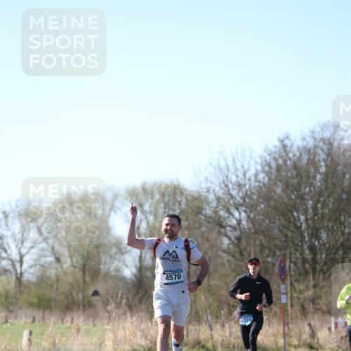 06.04.2025 - 44. Internationalen Wilhelmsburger Insellauf Jannik Wohlers http://msf.ph/oto/7619591 06.04.2025 10:03:29 Laufen 4570, 4325 meine-sportfotos.de