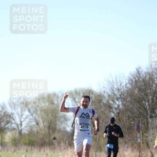 06.04.2025 - 44. Internationalen Wilhelmsburger Insellauf Jannik Wohlers http://msf.ph/oto/7619599 06.04.2025 10:03:30 Laufen 4570, 325 meine-sportfotos.de