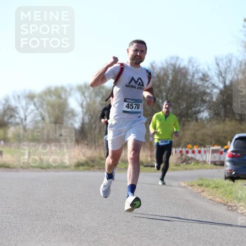 06.04.2025 - 44. Internationalen Wilhelmsburger Insellauf Jannik Wohlers http://msf.ph/oto/7619615 06.04.2025 10:03:32 Laufen 4570, 4046 meine-sportfotos.de