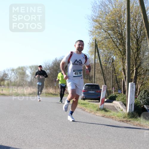 06.04.2025 - 44. Internationalen Wilhelmsburger Insellauf Jannik Wohlers http://msf.ph/oto/7619637 06.04.2025 10:03:33 Laufen 4570 meine-sportfotos.de