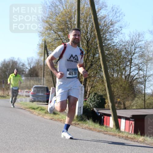 06.04.2025 - 44. Internationalen Wilhelmsburger Insellauf Jannik Wohlers http://msf.ph/oto/7619660 06.04.2025 10:03:34 Laufen 4570 meine-sportfotos.de