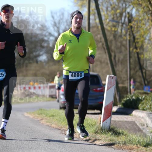 06.04.2025 - 44. Internationalen Wilhelmsburger Insellauf Jannik Wohlers http://msf.ph/oto/7619663 06.04.2025 10:03:36 Laufen 4325, 100, 4096 meine-sportfotos.de