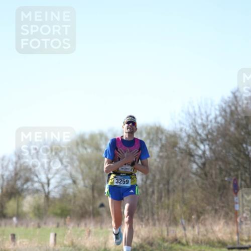 06.04.2025 - 44. Internationalen Wilhelmsburger Insellauf Jannik Wohlers http://msf.ph/oto/7619748 06.04.2025 10:04:01 Laufen 3259 meine-sportfotos.de