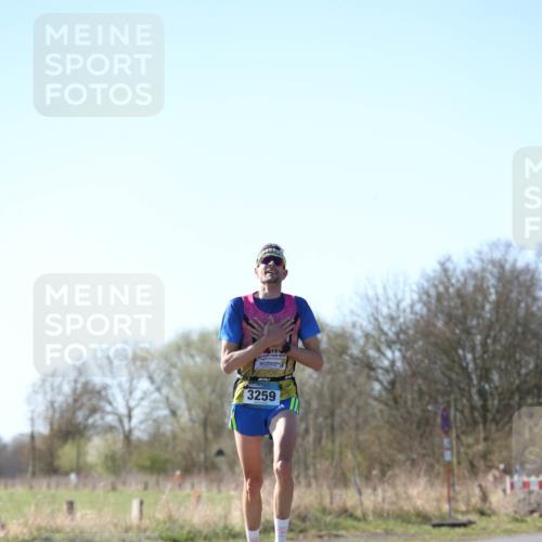 06.04.2025 - 44. Internationalen Wilhelmsburger Insellauf Jannik Wohlers http://msf.ph/oto/7619759 06.04.2025 10:04:03 Laufen 3259 meine-sportfotos.de