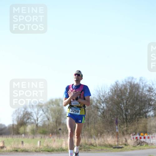 06.04.2025 - 44. Internationalen Wilhelmsburger Insellauf Jannik Wohlers http://msf.ph/oto/7619773 06.04.2025 10:04:03 Laufen 3259 meine-sportfotos.de