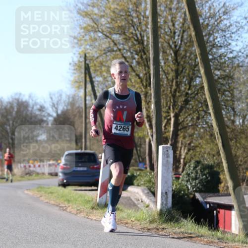 06.04.2025 - 44. Internationalen Wilhelmsburger Insellauf Jannik Wohlers http://msf.ph/oto/7619850 06.04.2025 10:04:30 Laufen 4265 meine-sportfotos.de