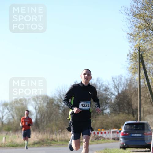 06.04.2025 - 44. Internationalen Wilhelmsburger Insellauf Jannik Wohlers http://msf.ph/oto/7619870 06.04.2025 10:04:35 Laufen 4230 meine-sportfotos.de