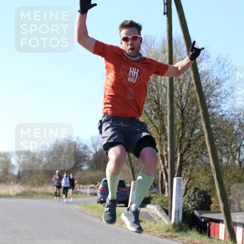 06.04.2025 - 44. Internationalen Wilhelmsburger Insellauf Jannik Wohlers http://msf.ph/oto/7619902 06.04.2025 10:04:42 Laufen  meine-sportfotos.de
