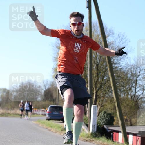 06.04.2025 - 44. Internationalen Wilhelmsburger Insellauf Jannik Wohlers http://msf.ph/oto/7619904 06.04.2025 10:04:42 Laufen  meine-sportfotos.de