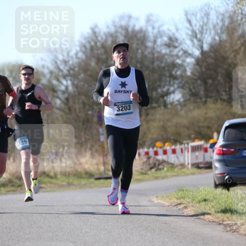 06.04.2025 - 44. Internationalen Wilhelmsburger Insellauf Jannik Wohlers http://msf.ph/oto/7619911 06.04.2025 10:04:47 Laufen 392, 3739, 3203, 31, 4321 meine-sportfotos.de