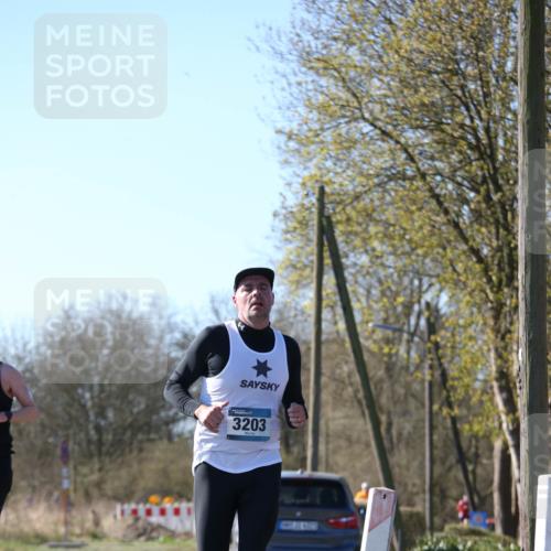 06.04.2025 - 44. Internationalen Wilhelmsburger Insellauf Jannik Wohlers http://msf.ph/oto/7619915 06.04.2025 10:04:49 Laufen 3203 meine-sportfotos.de
