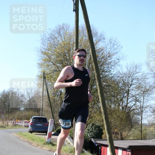 06.04.2025 - 44. Internationalen Wilhelmsburger Insellauf Jannik Wohlers http://msf.ph/oto/7619946 06.04.2025 10:04:52 Laufen 3739 meine-sportfotos.de